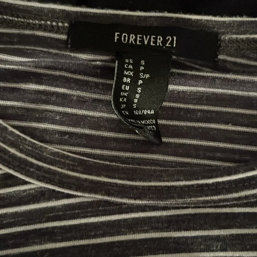 Forever 21 Long Sleeve White Striped Crop Top - Size Small - Picture 2 of 2